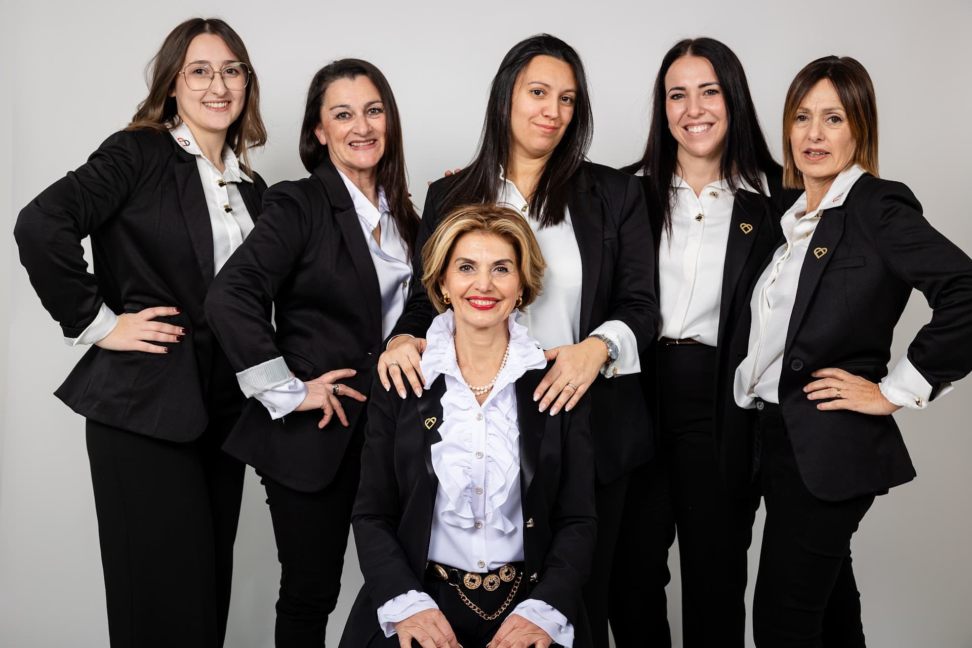 Raffaela Rizza e il team Domus Tua nella sede di Tradate
